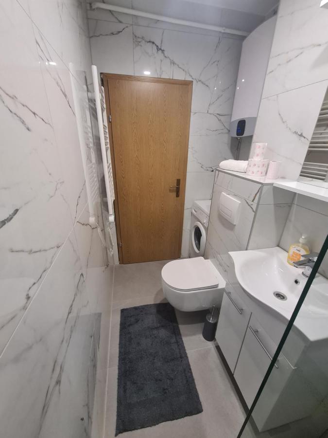 Apartman Yellow - Self Check In Osijek Exterior photo